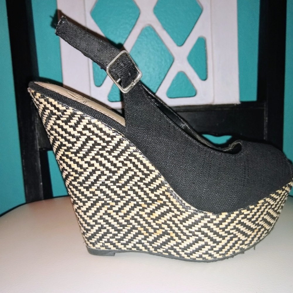 Black and White Wedges - Picture 7 of 8